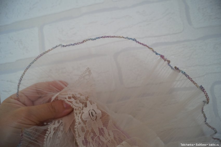 Вторая выписка апреля. Приводим в порядок фарфоровую куклу. Снова клеим разрыв шеи резинового пупса. Чистим и чиним