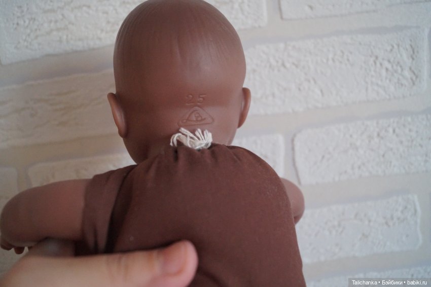 Вторая выписка апреля. Приводим в порядок фарфоровую куклу. Снова клеим разрыв шеи резинового пупса. Чистим и чиним