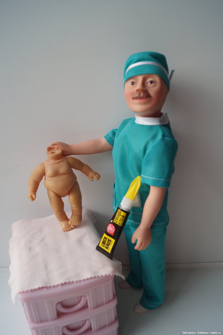 Вторая выписка апреля. Приводим в порядок фарфоровую куклу. Снова клеим разрыв шеи резинового пупса. Чистим и чиним