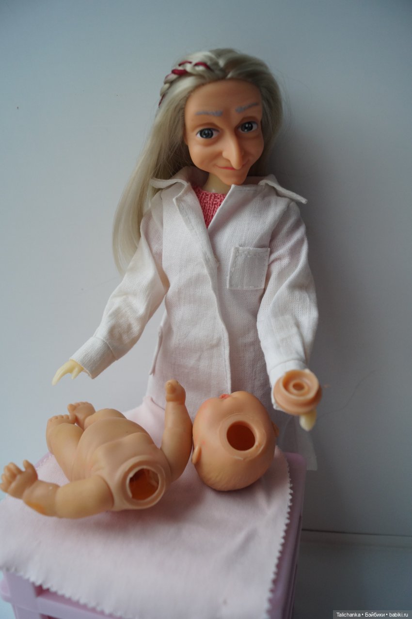 Вторая выписка апреля. Приводим в порядок фарфоровую куклу. Снова клеим разрыв шеи резинового пупса. Чистим и чиним