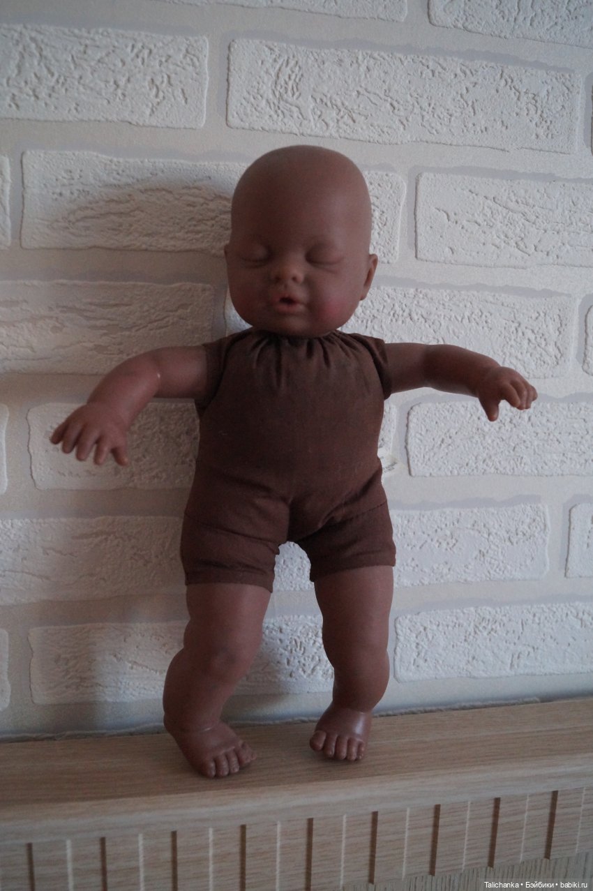 Вторая выписка апреля. Приводим в порядок фарфоровую куклу. Снова клеим разрыв шеи резинового пупса. Чистим и чиним