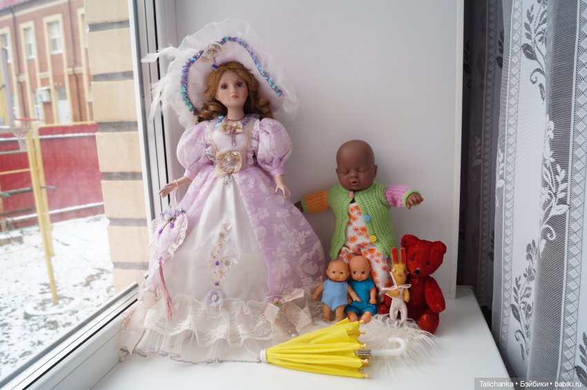 Вторая выписка апреля. Приводим в порядок фарфоровую куклу. Снова клеим разрыв шеи резинового пупса. Чистим и чиним