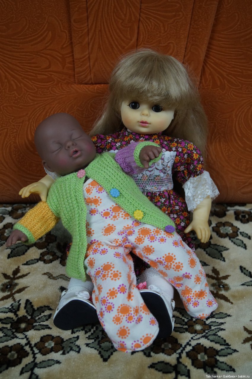 Вторая выписка апреля. Приводим в порядок фарфоровую куклу. Снова клеим разрыв шеи резинового пупса. Чистим и чиним