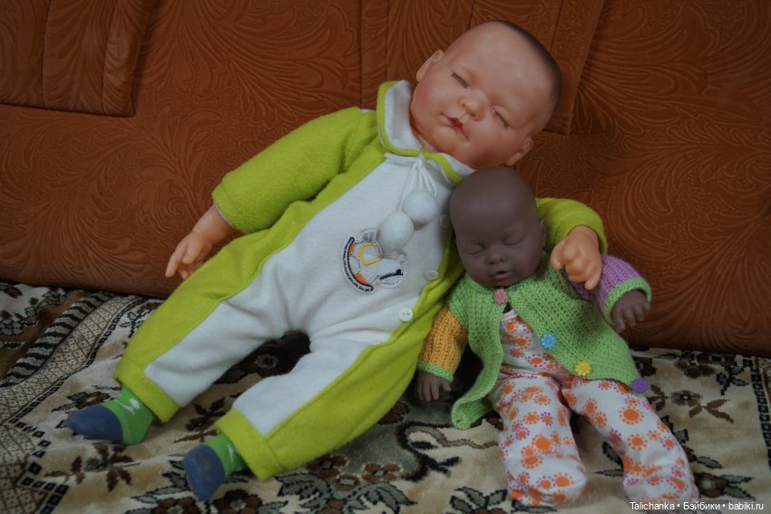 Вторая выписка апреля. Приводим в порядок фарфоровую куклу. Снова клеим разрыв шеи резинового пупса. Чистим и чиним