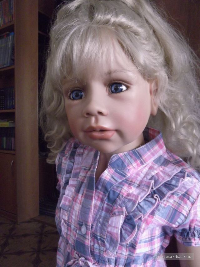 Моника Левениг