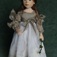 Девочка с веткой