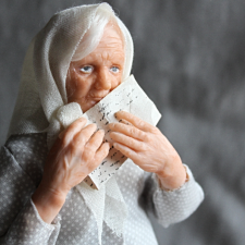 Старушка с письмом