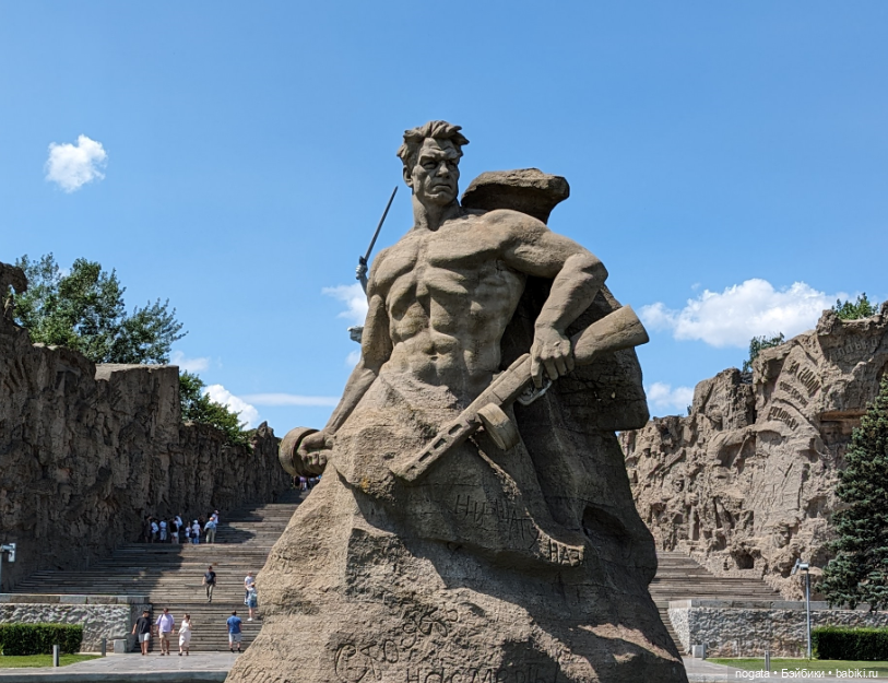 Путешествуем с Машей. Мамаев курган (фото 9)