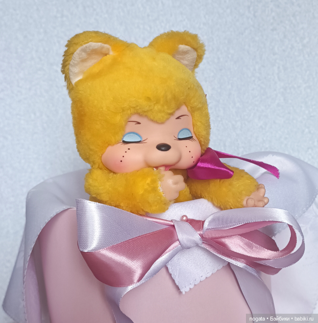 Nyamy. Котята с пальцем во рту