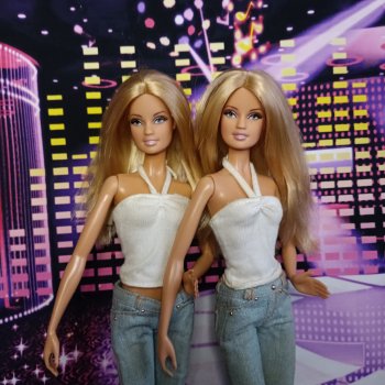 Любимые близняшки