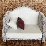 Диван для кукол