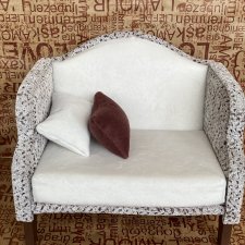 Диван для кукол