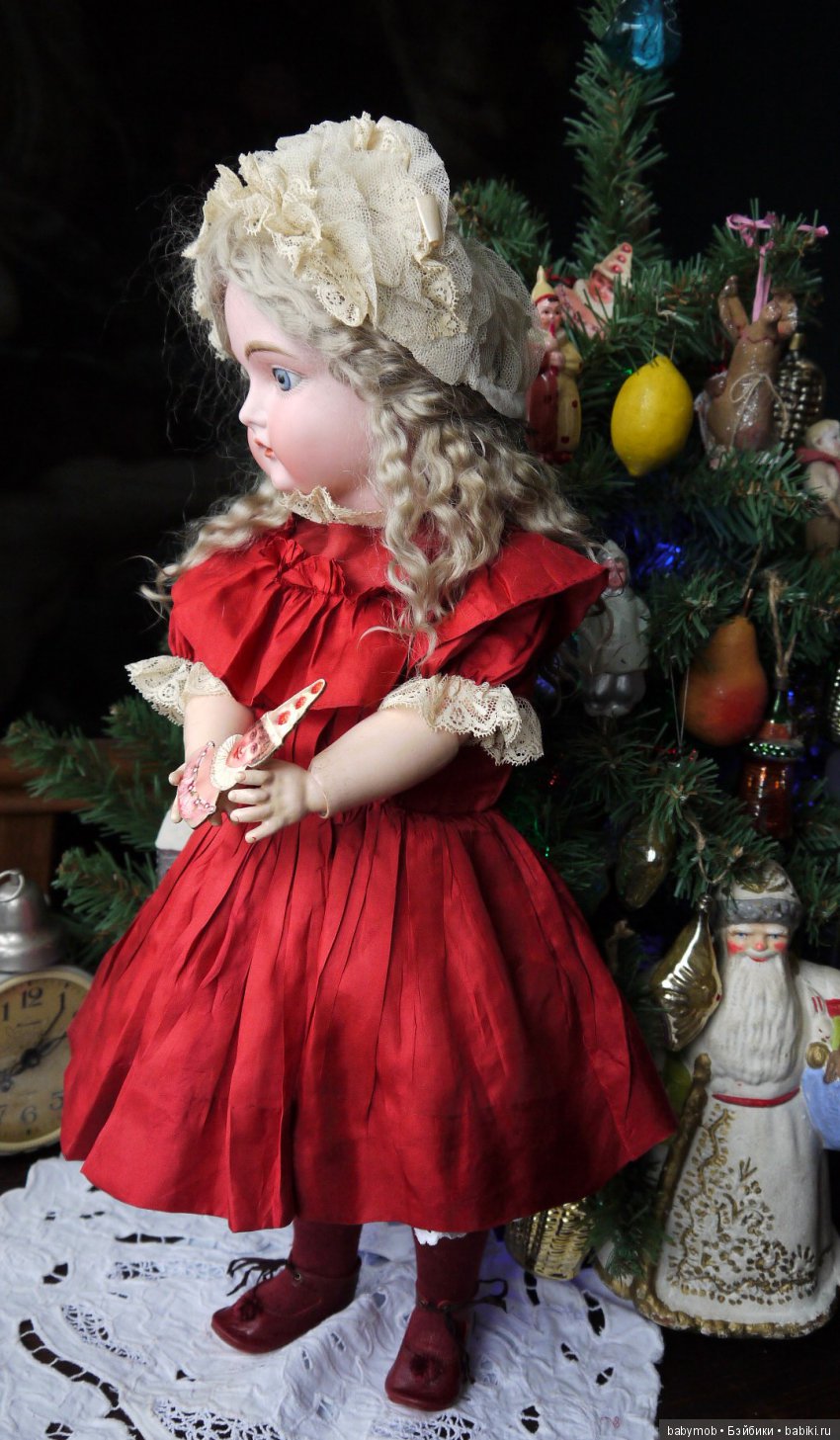 У елки — Антикварные куклы Kestner (Кестнер) JDK: Хильда (фото 5)