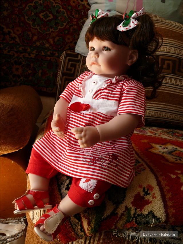 Кукла Адора