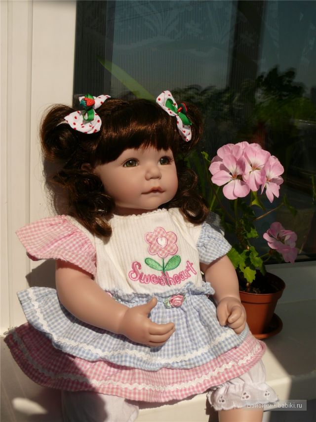 Кукла Адора