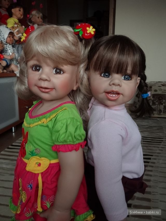 Блондинка и брюнетка от Моники Левениг