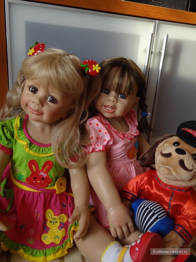 Блондинка и брюнетка от Моники Левениг