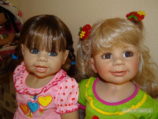 Блондинка и брюнетка от Моники Левениг