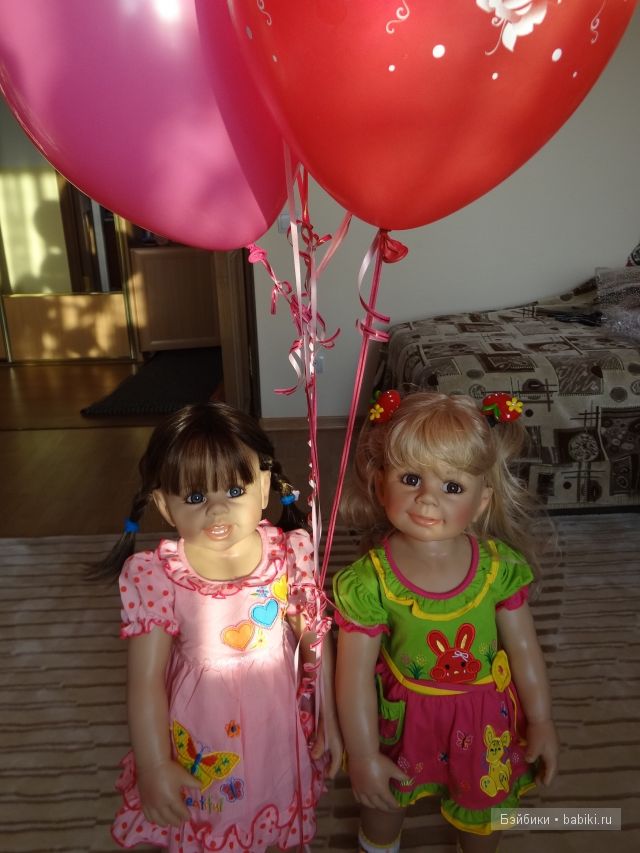 Блондинка и брюнетка от Моники Левениг