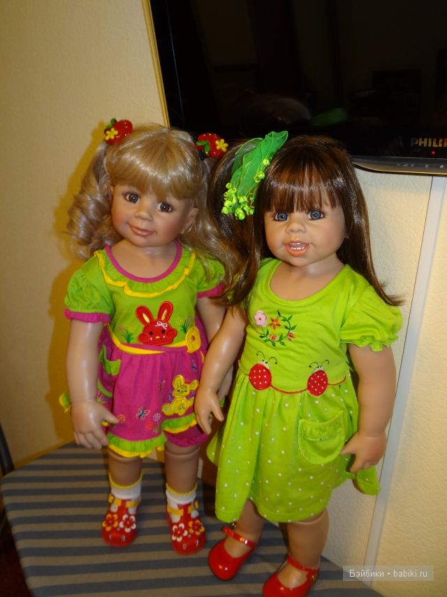 Блондинка и брюнетка от Моники Левениг