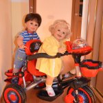 А у нас  велосипед - новенький, блестящий! Куклы от Masterpiece doll