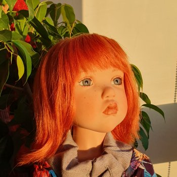 Девочка у окна и Солнышко