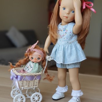 Неспокойная малышка и няньки