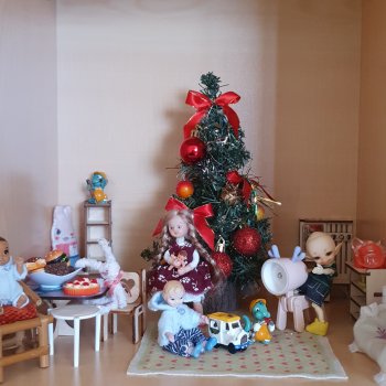 Комнатка для мелких куколок))