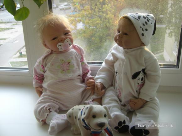 Но пока мама на работе, кто то должен присматривать за малышами