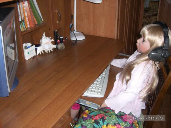 А когда младшие спят, мы с ней смотрим-"Что нового у нас на Бейбиках"