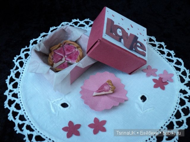 Тортик в праздничной коробке