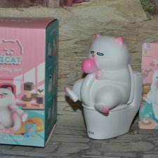 Котик Popmart "Closestool" из серии "Vivicat Lazily"