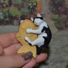 Котик гасяпон с рыбкой №2