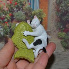 Котик гасяпон с рыбкой №3