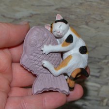 Котик гасяпон с рыбкой №1