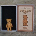 Виниловый мини-мишка SG Rabbit toys в коробочке