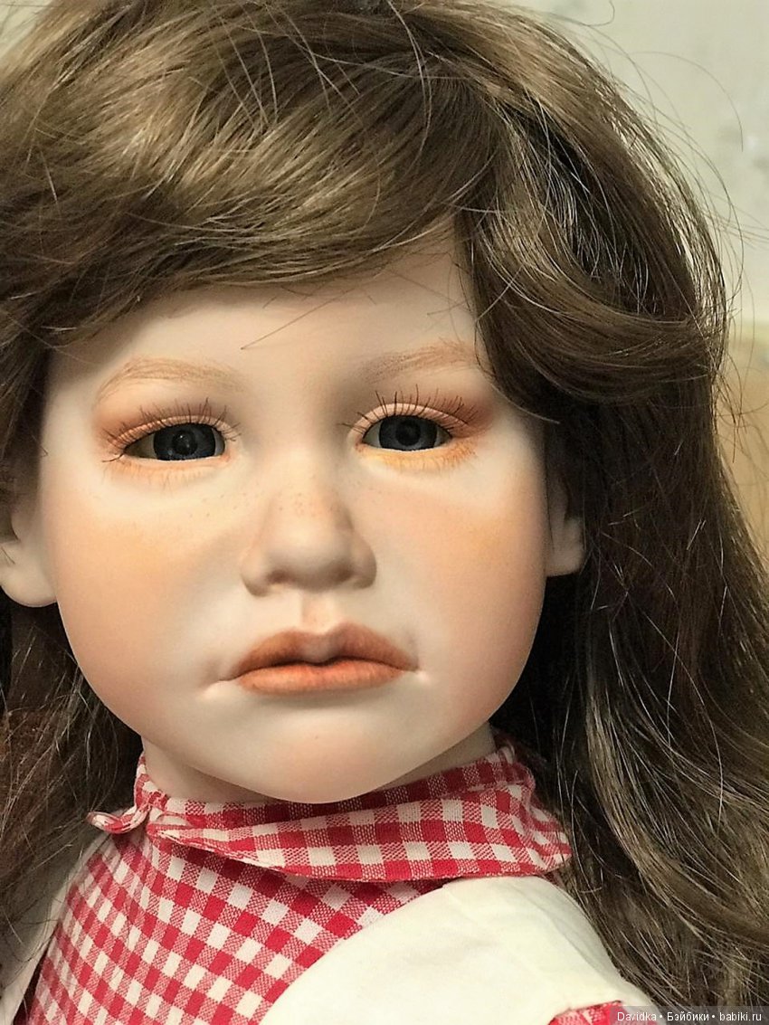 Приехала детка завернутая лишь в салфетку