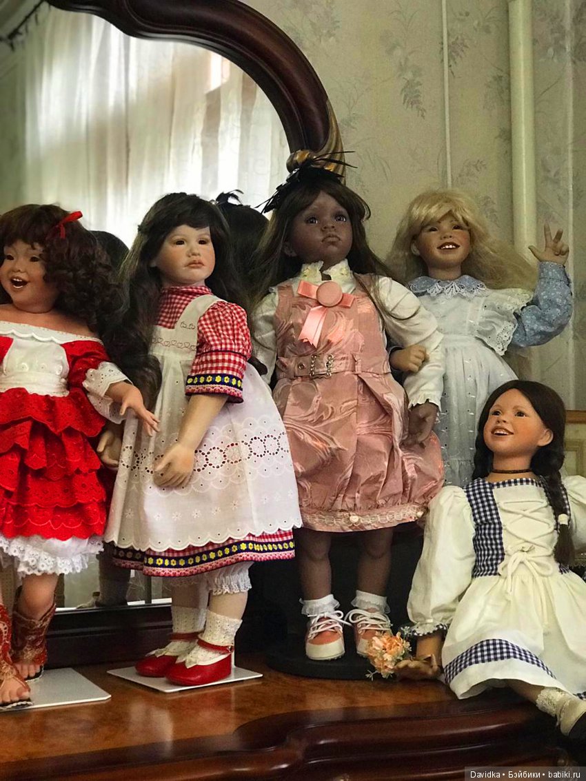 Приехала детка завернутая лишь в салфетку