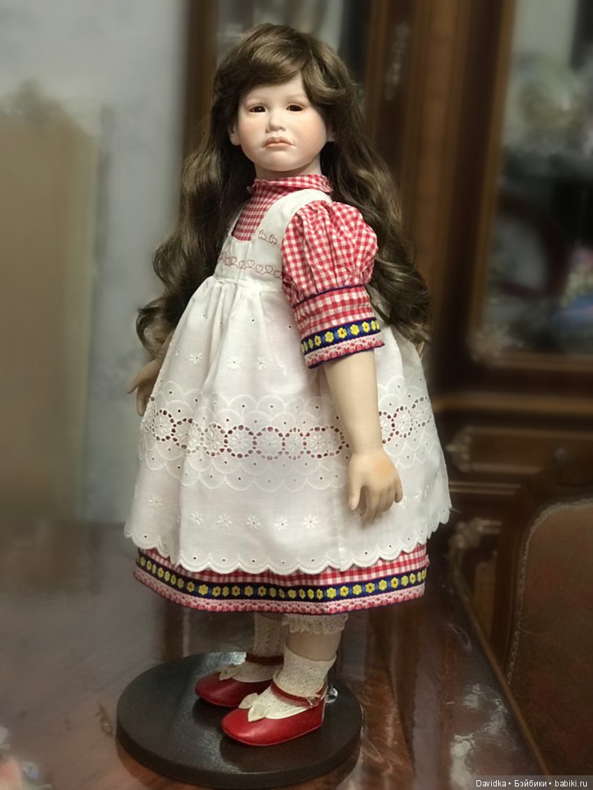 Приехала детка завернутая лишь в салфетку