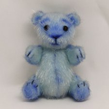 Мишка Незабудка цвета неба в солнечный день