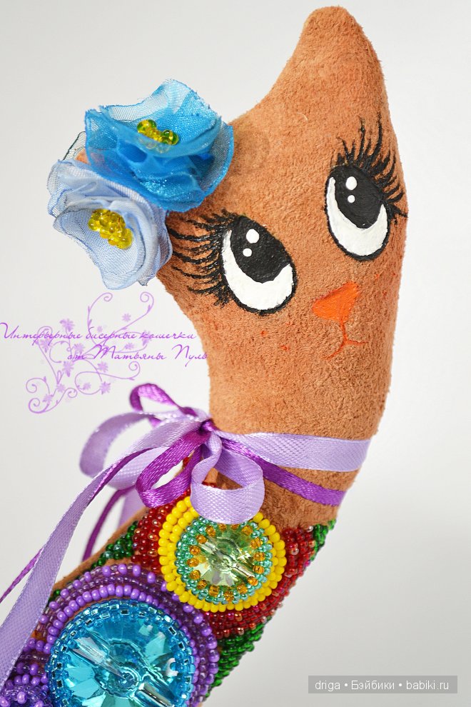 "Кросотка". Интерьерная бисерная кошечка (фото 2)