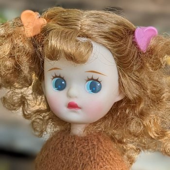 Золотая осень и маленькие ягодки