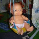 Наши руки не для скуки или как легко сделать качели для пупсов