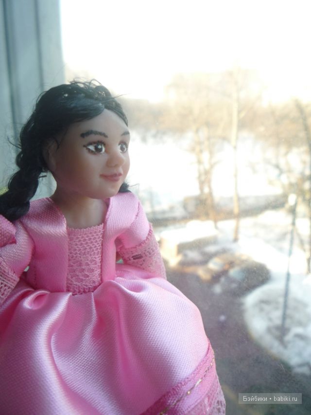 Новая куколка из пластики - девочка в национальном костюме (фото 6)