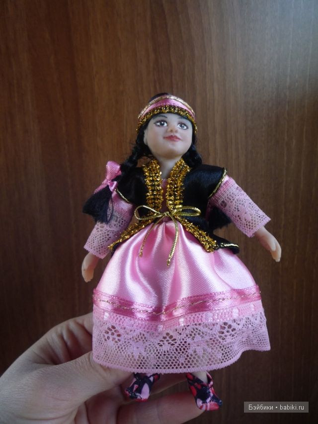 Новая куколка из пластики - девочка в национальном костюме