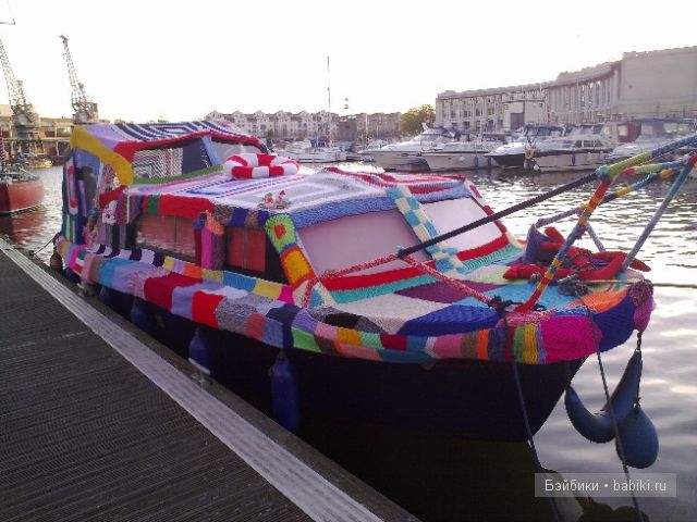 Взрыв пряжи или вязанное граффити