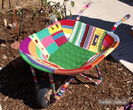 Взрыв пряжи или вязанное граффити