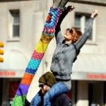 Взрыв пряжи или вязанное граффити.