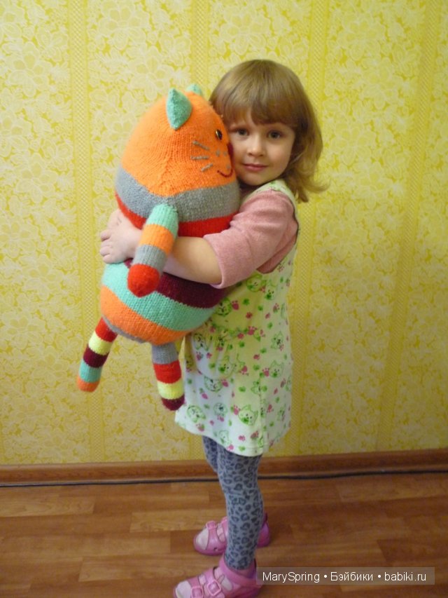 Усатый-полосатый или вязаная подушка-игрушка, игрушка вязанная спицами (фото 3)