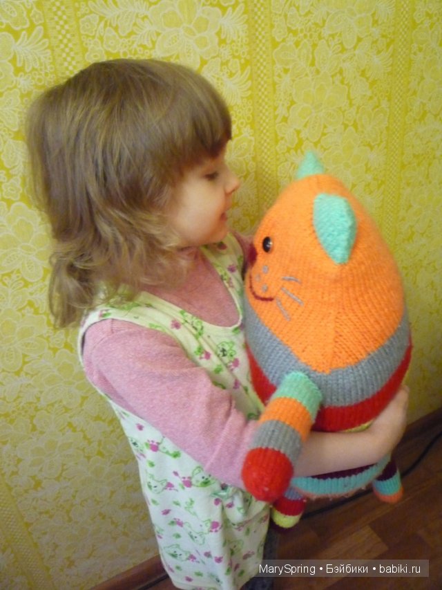 Усатый-полосатый или вязаная подушка-игрушка, игрушка вязанная спицами (фото 10)